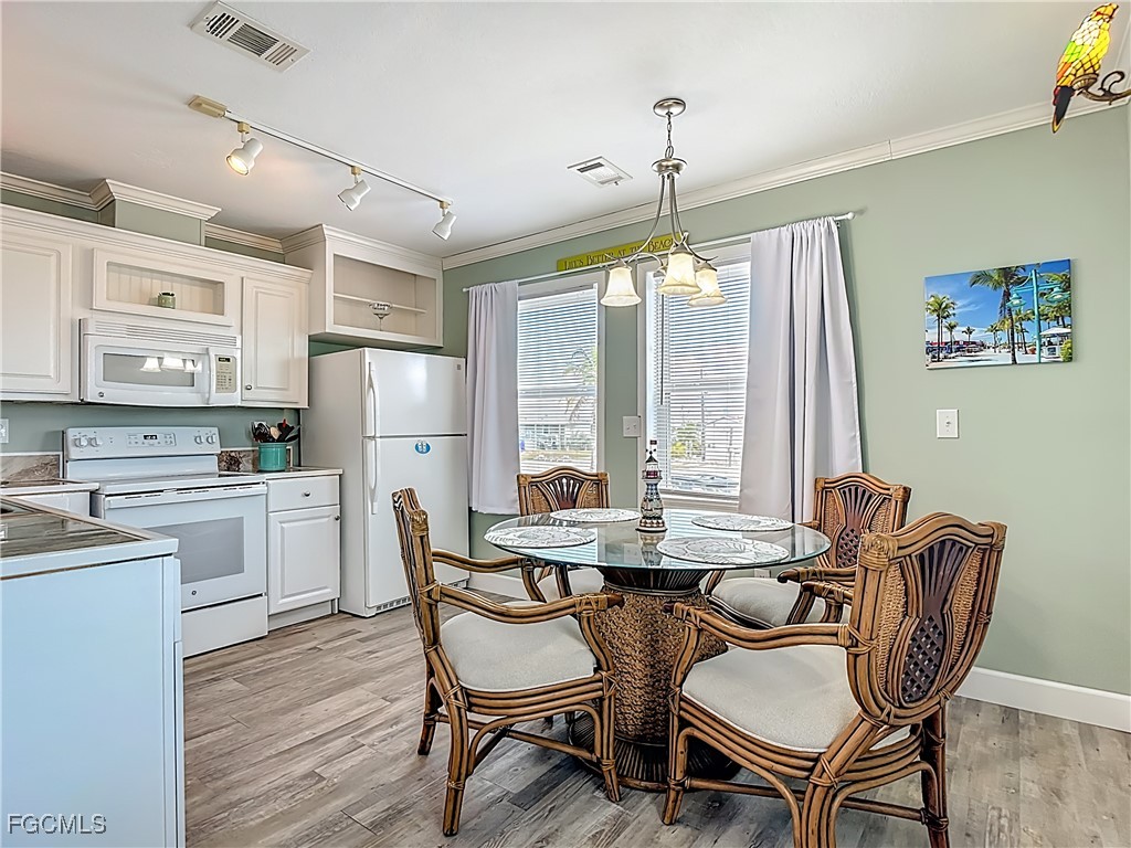 16 Helen Lane Fort Myers Beach FL 33931 2025020660 image4