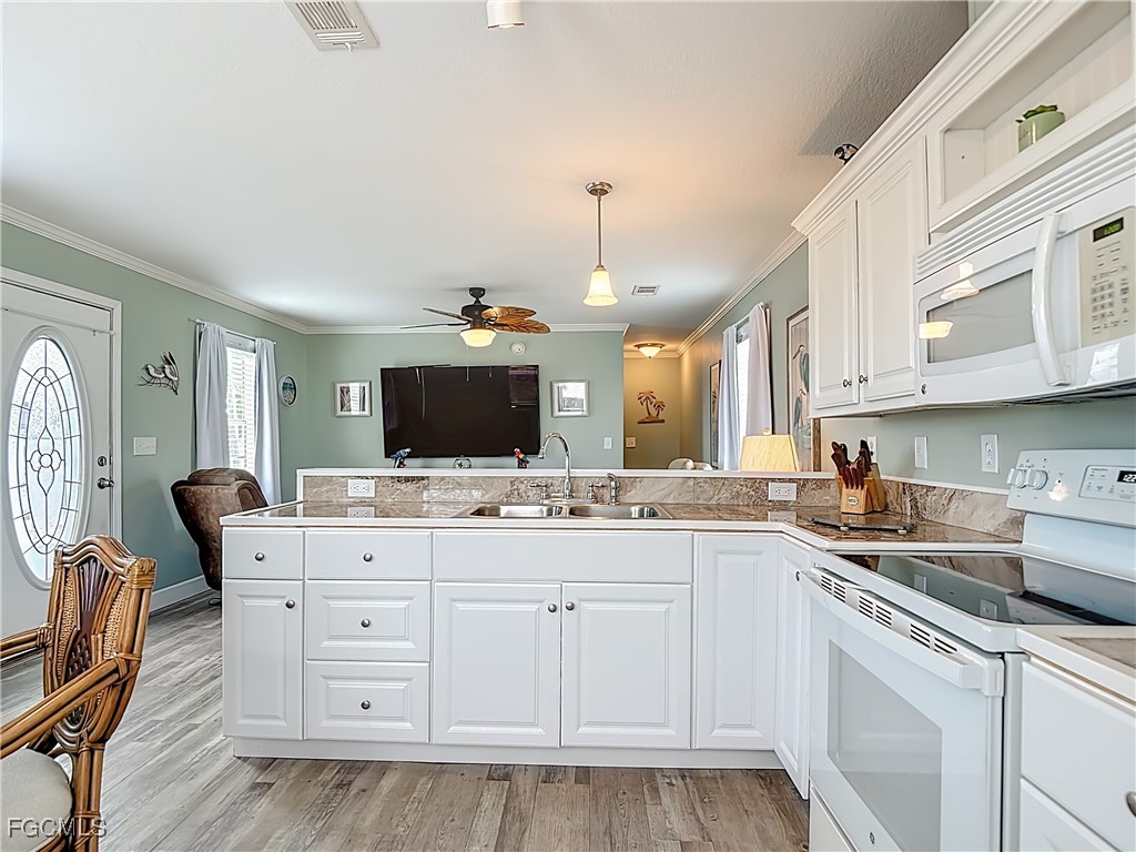 16 Helen Lane Fort Myers Beach FL 33931 2025020660 image6