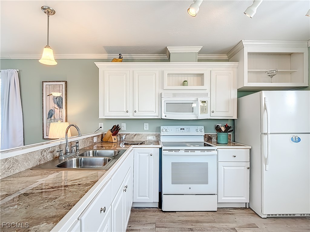 16 Helen Lane Fort Myers Beach FL 33931 2025020660 image8