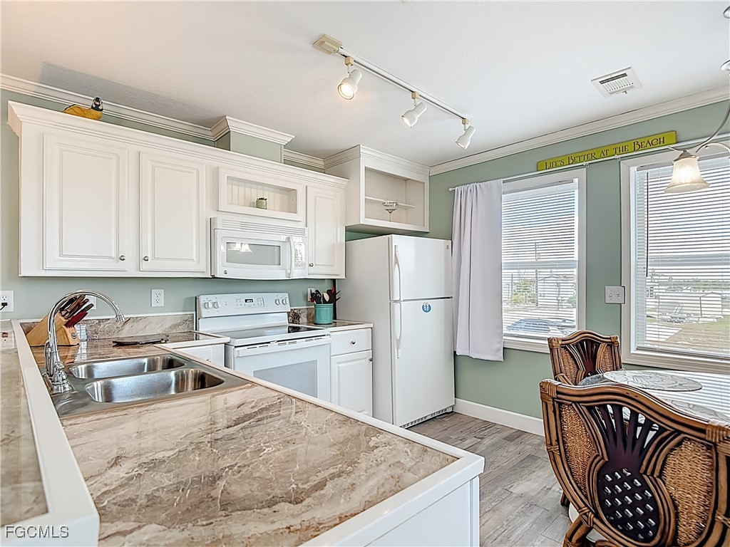 16 Helen Lane Fort Myers Beach FL 33931 2025020660 image9