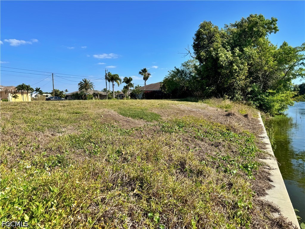 16 SE 8th Place Cape Coral FL 33990 2026017765 image1