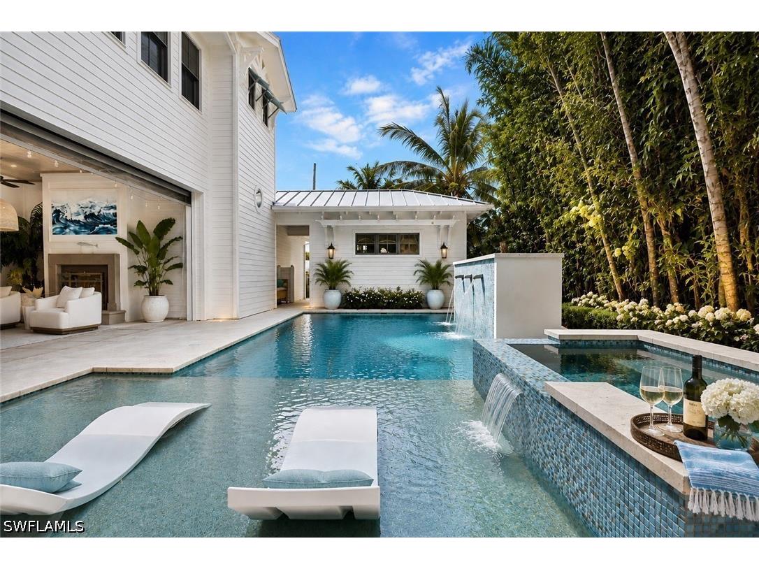 160 Broad Avenue S Naples FL 34102 226019430 image2