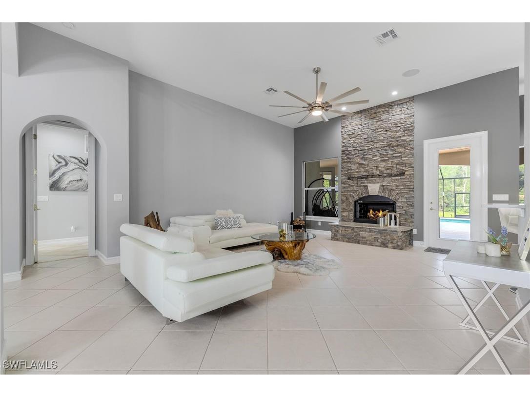 160 Logan Boulevard S Naples FL 34119 225083099 image3