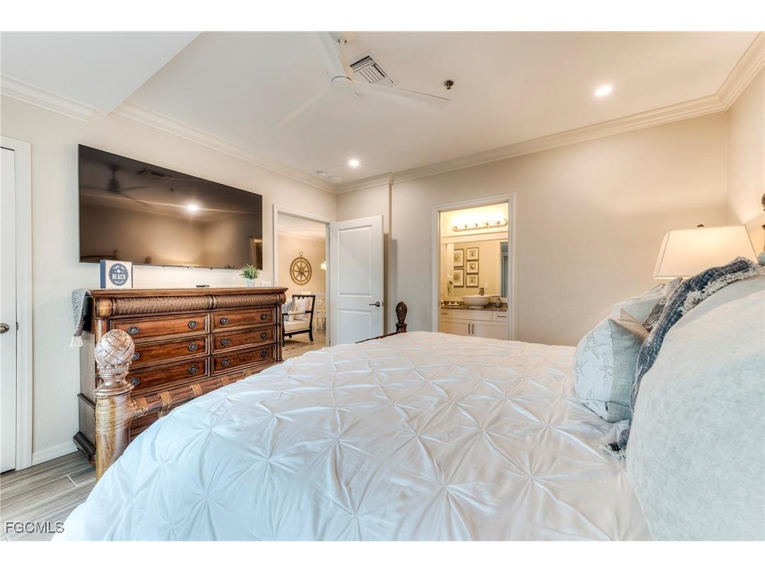 160 Palm Street #210 Marco Island FL 34145 2025006694 image24