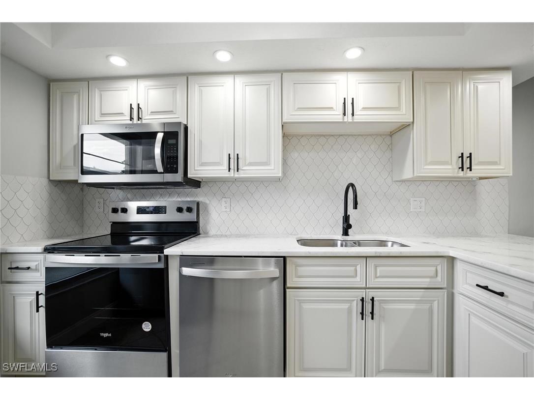 16001 Dublin Circle #103 Fort Myers FL 33908 225061775 image2