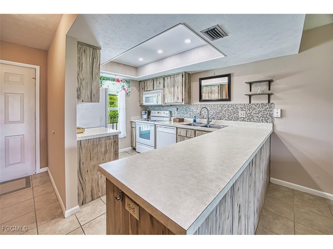 16001 Dublin Circle #203 Fort Myers FL 33908 2025003318 image15