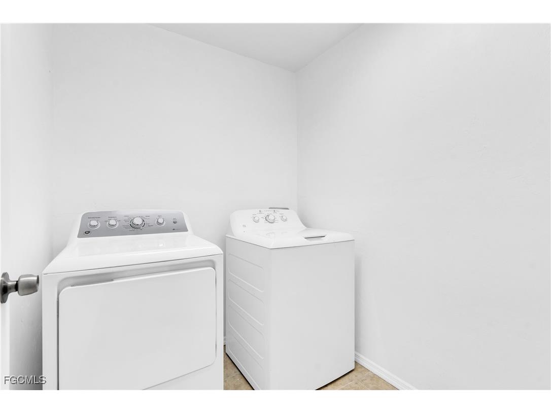 1601 SW 12th Terrace Cape Coral FL 33991 2025022292 image23