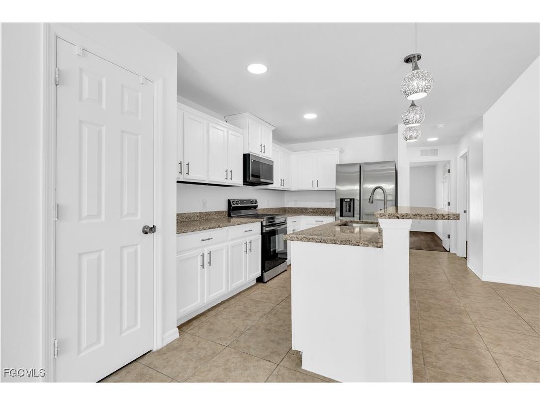 1601 SW 12th Terrace Cape Coral FL 33991 2025022292 image7