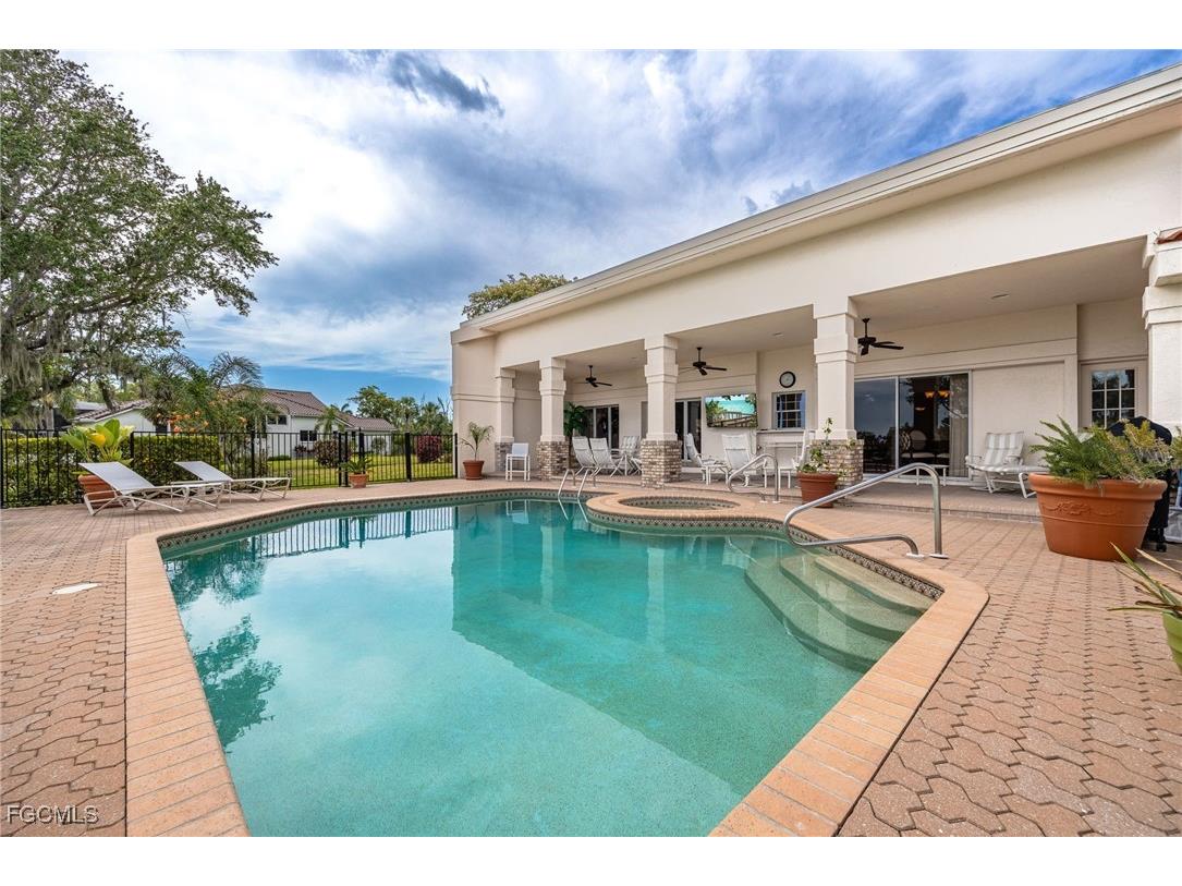 16031 Forest Oaks Drive Fort Myers FL 33908 2025022573 image40