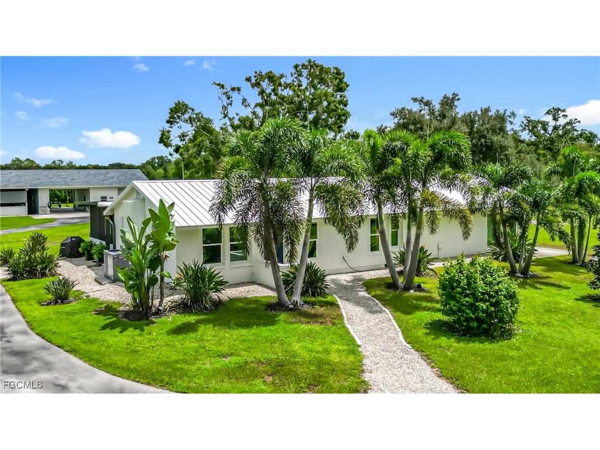 16032 Winburn Drive Sarasota FL 34240 2025008946 image1