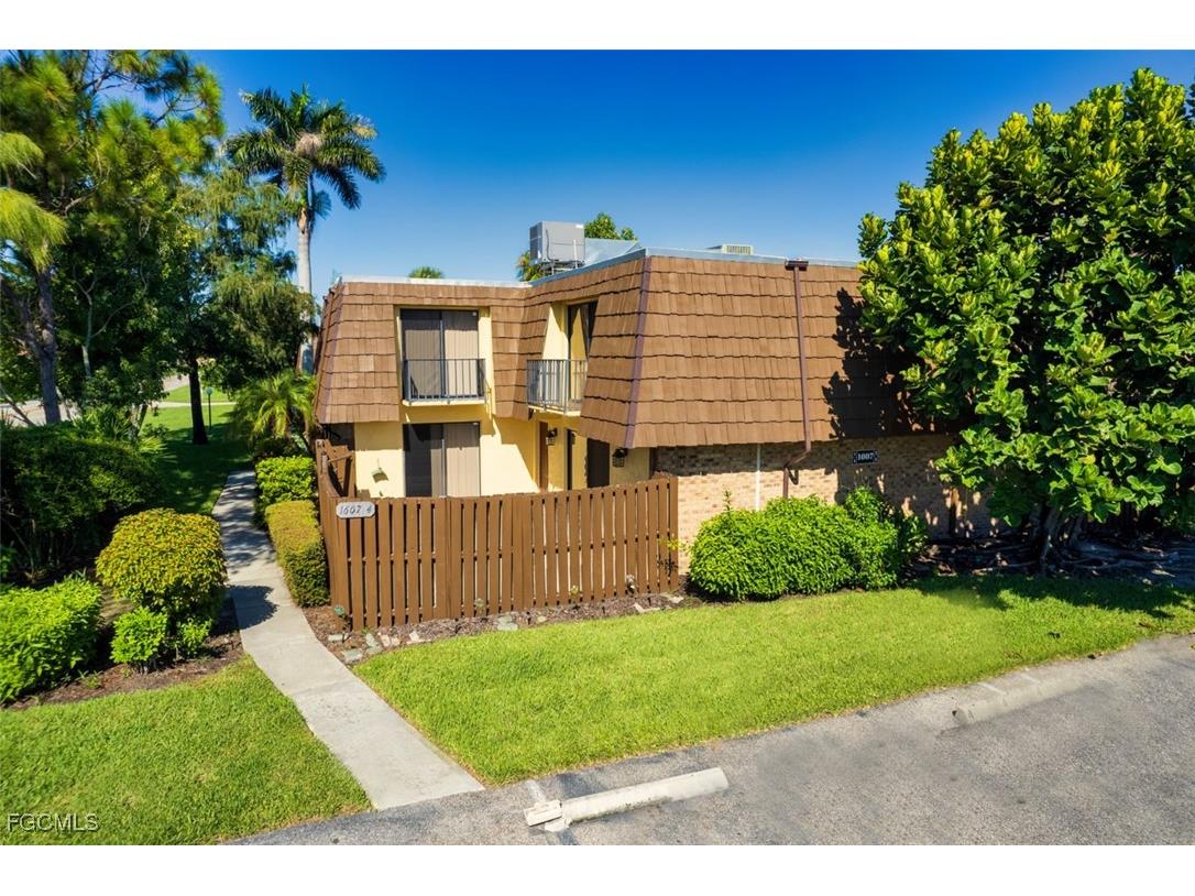 1607 Park Meadows Drive #4 Fort Myers FL 33907 2025010337 image1
