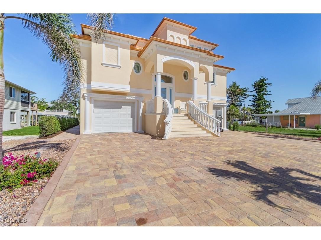161 Egret Street Fort Myers Beach FL 33931 2025020708 image1
