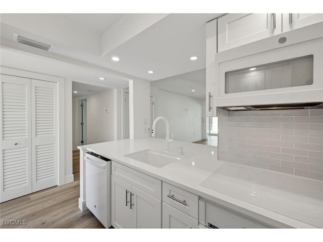 1610 Middle Gulf Drive #F2 Sanibel FL 33957 2025017336 image8