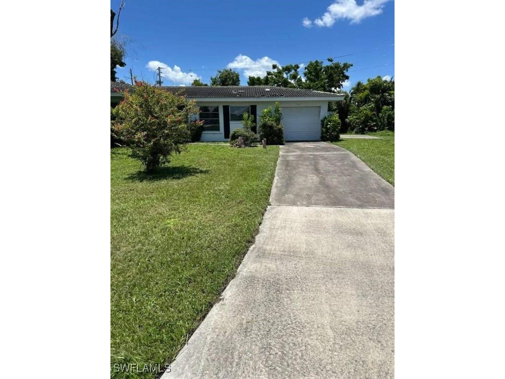 1611 Manor Avenue Fort Myers FL 33901 224067747 image1