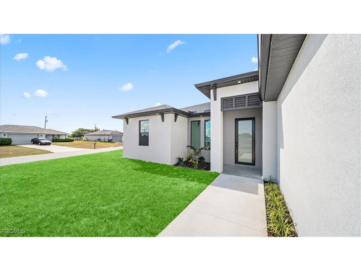 1612 NE 6th Place Cape Coral FL 33909 2026000563 image3