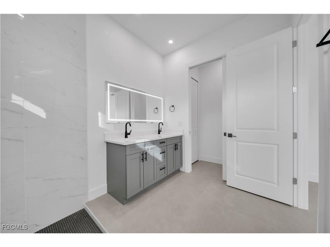 1612 NW 9th Avenue Cape Coral FL 33993 2025019116 image32