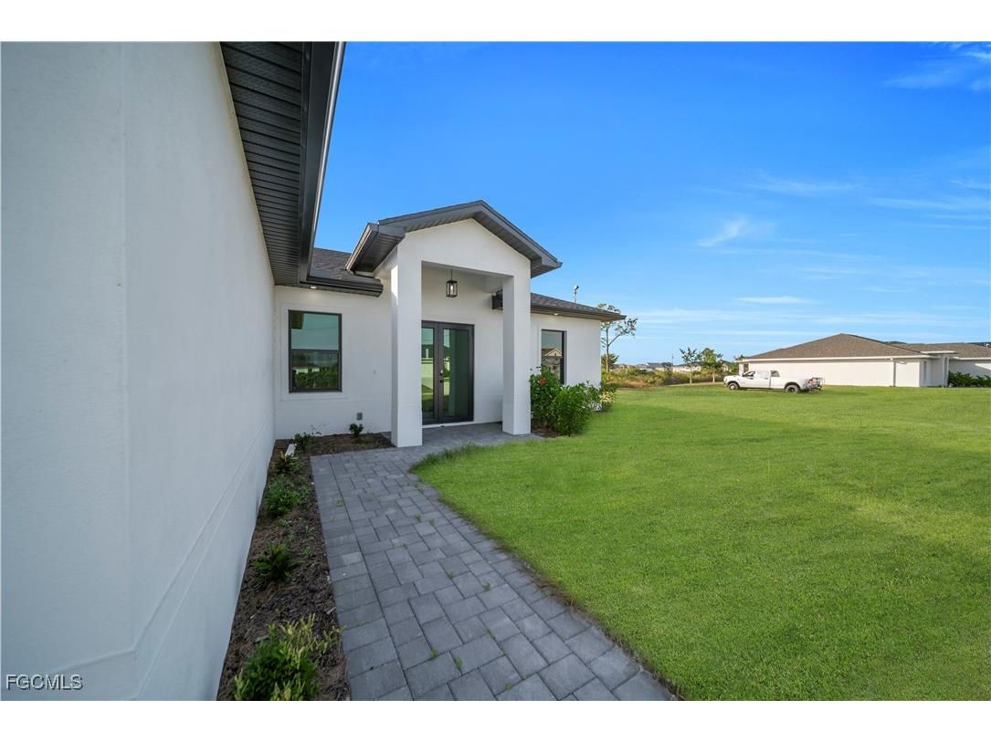 1612 NW 9th Avenue Cape Coral FL 33993 2025019116 image8