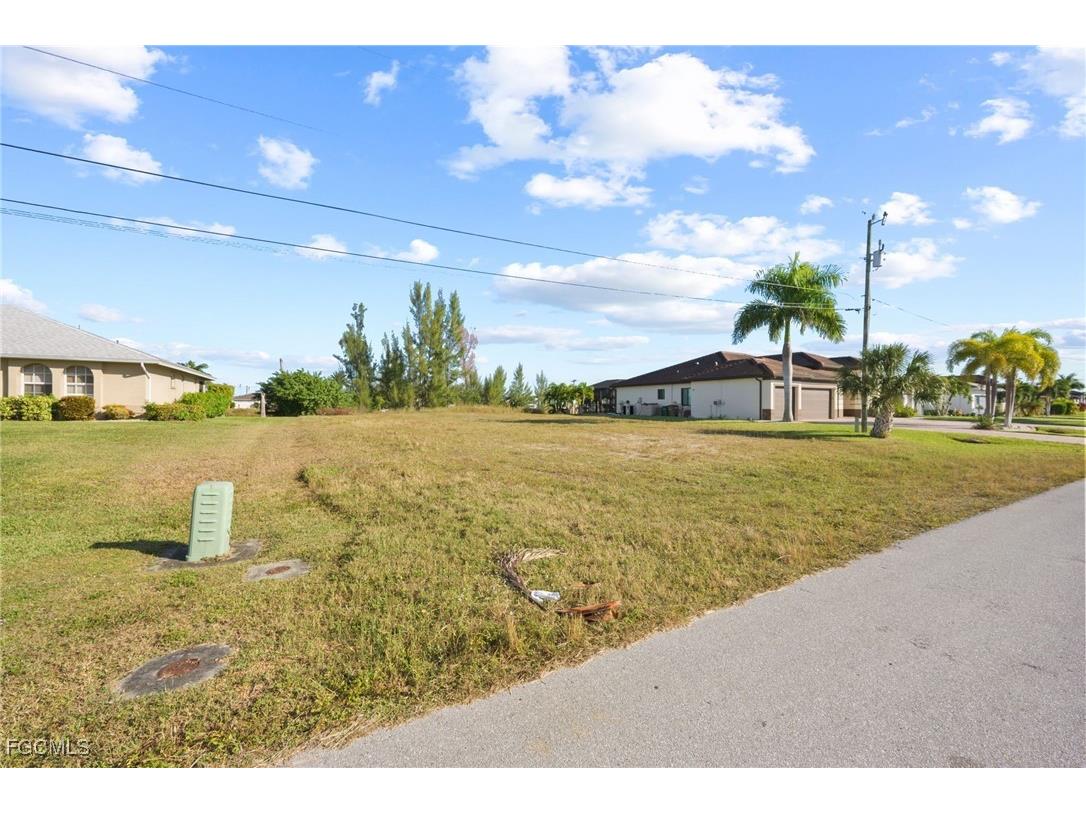 1613 SW 28th Terrace Cape Coral FL 33914 2025020604 image12