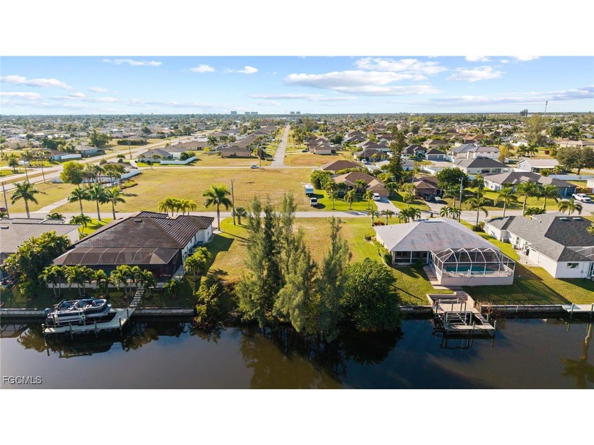 1613 SW 28th Terrace Cape Coral FL 33914 2025020604 image5