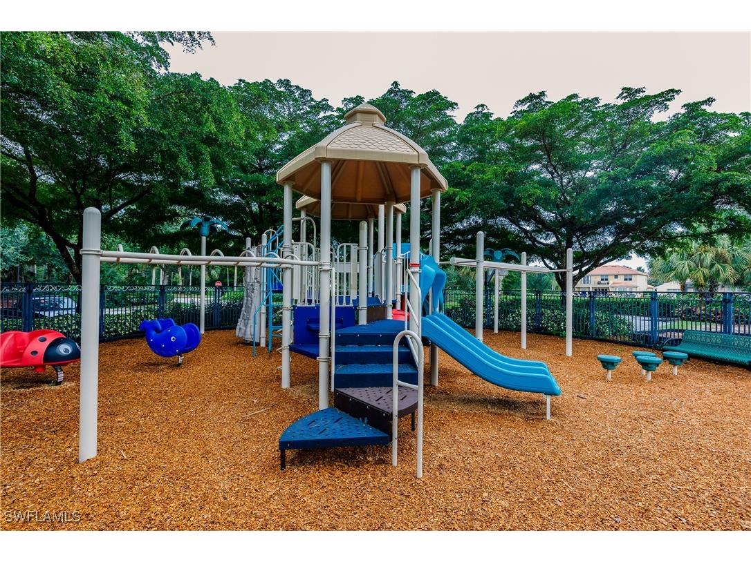 1614 Triangle Palm Terrace Naples FL 34119 225085109 image40