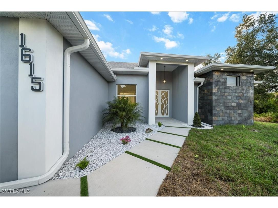 1615 Richmond Avenue N Lehigh Acres FL 33972 225042689 image1