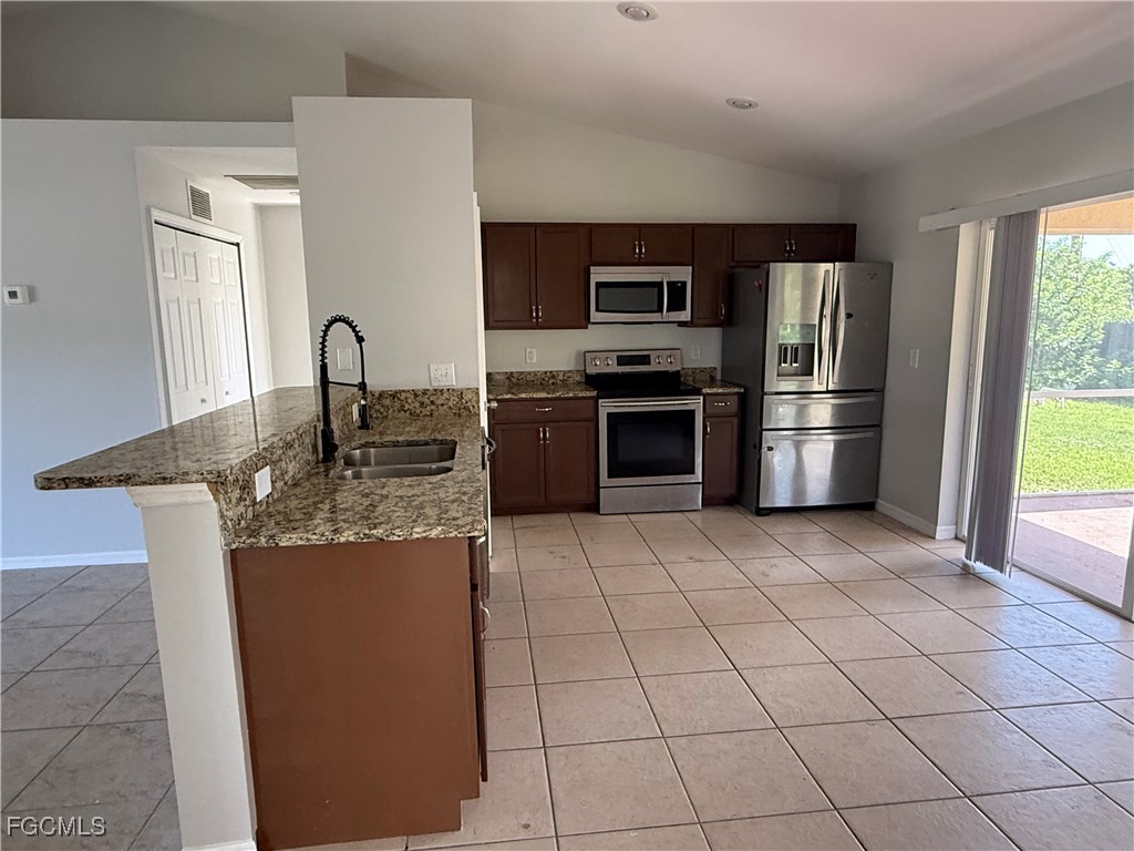 1619 NE 12th Place Cape Coral FL 33909 2025003196 image4