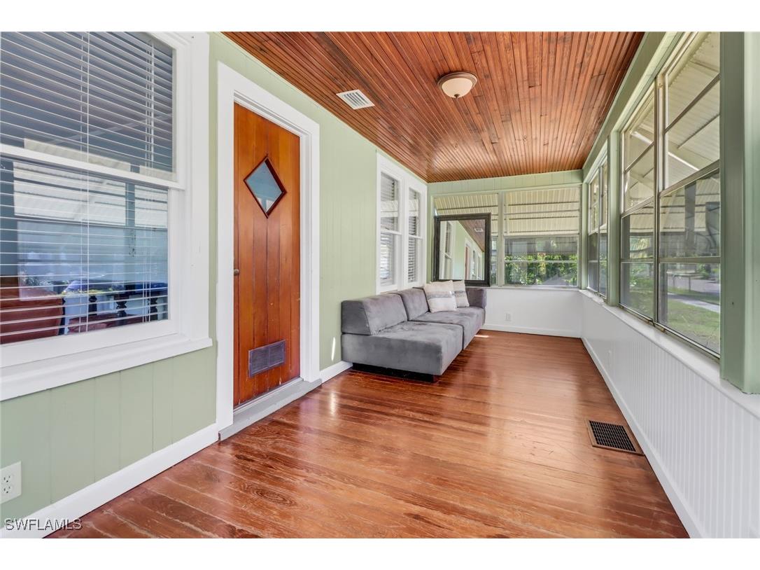 1619 Poinsettia Avenue Fort Myers FL 33901 224099805 image1