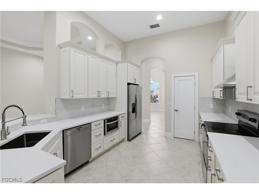 16192 Coco Hammock Way Fort Myers FL 33908 2026010341 image13