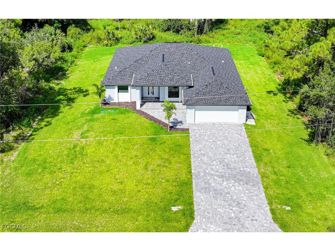 1621 Lincoln Avenue Lehigh Acres FL 33972 2025006564 image1