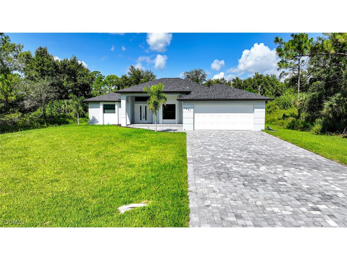 1621 Lincoln Avenue Lehigh Acres FL 33972 2025006564 image3