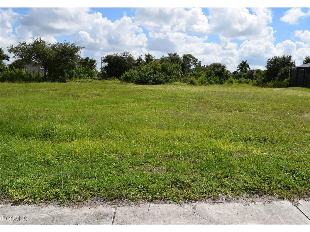 1621 Surfside Boulevard Cape Coral FL 33991 2025000592 image1