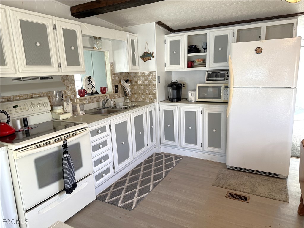 16211 Cynthia Court Fort Myers FL 33908 2025017433 image10