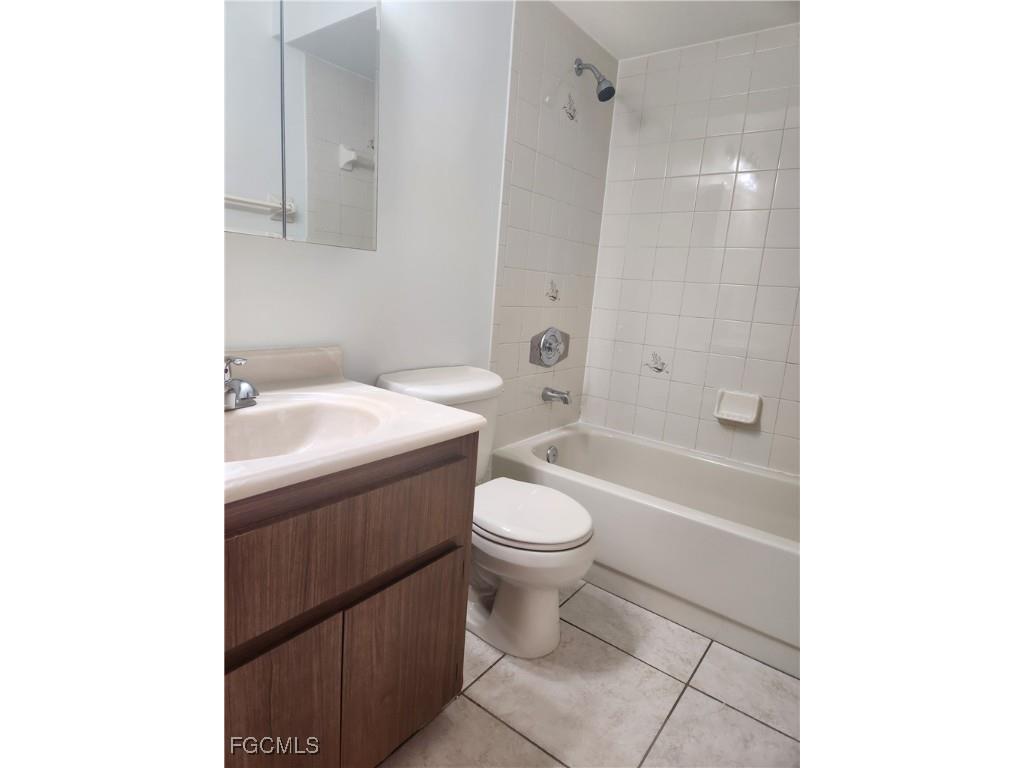 1623 SW Santa Barbara Place Cape Coral FL 33991 2025023017 image13