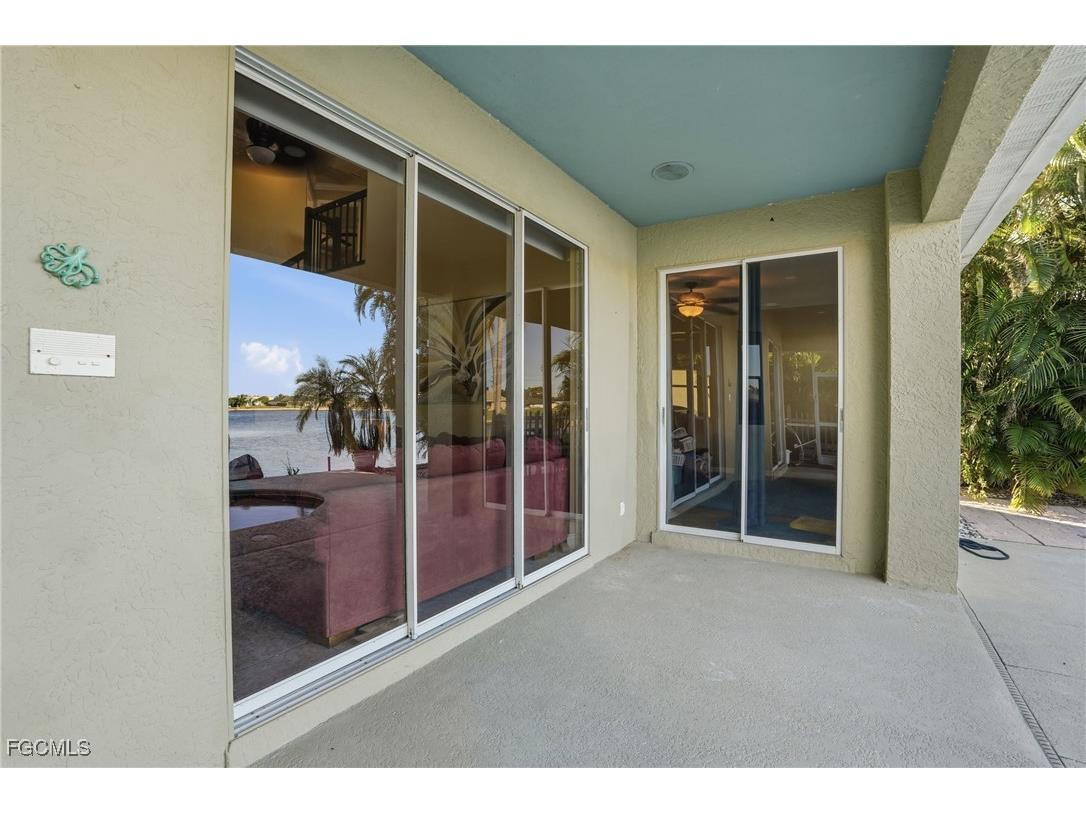 1624 Emerald Cove Drive Cape Coral FL 33991 2025019323 image32
