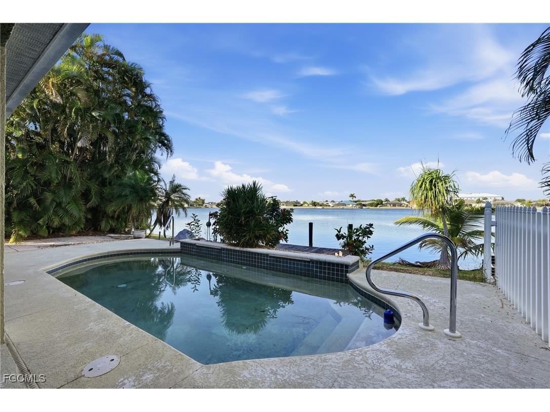 1624 Emerald Cove Drive Cape Coral FL 33991 2025019323 image34