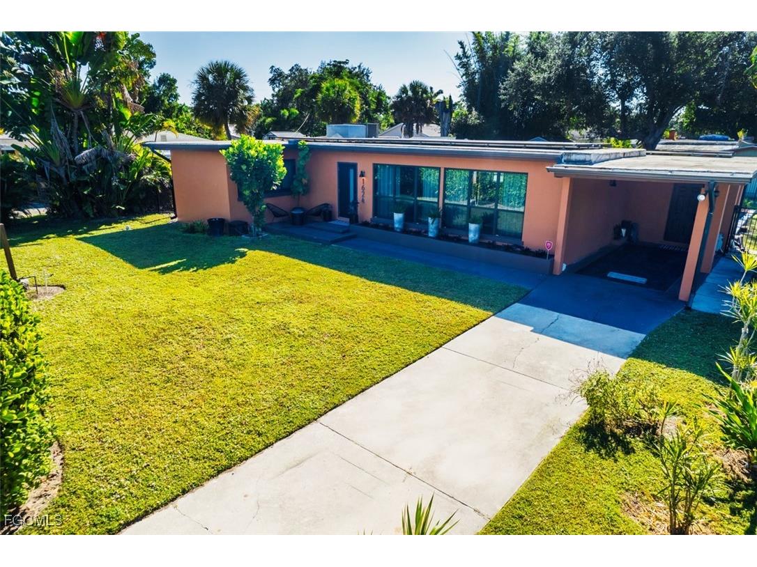 1624 Hanson Street Fort Myers FL 33901 2025020979 image1