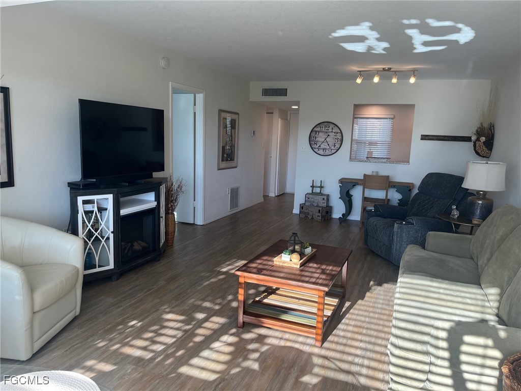 1624 Pine Valley Drive #211 Fort Myers FL 33907 2025020508 image6