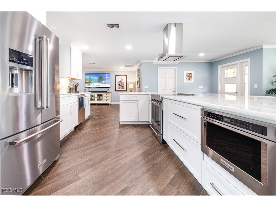 1624 Whiskey Creek Drive Fort Myers FL 33919 2025019628 image15