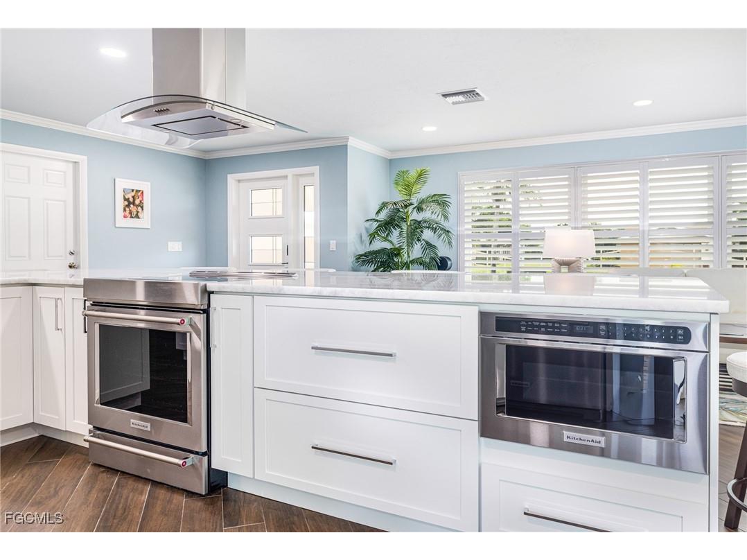 1624 Whiskey Creek Drive Fort Myers FL 33919 2025019628 image18