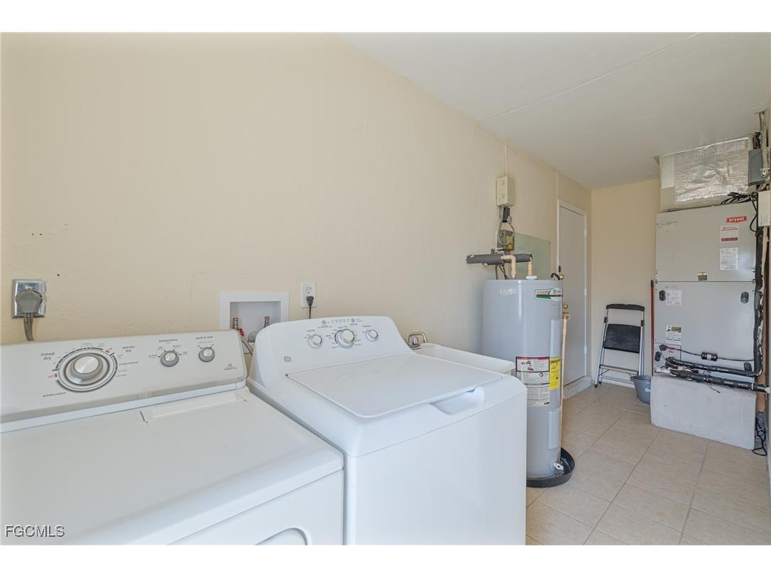 1628 Country Club Boulevard Cape Coral FL 33990 2025026441 image11