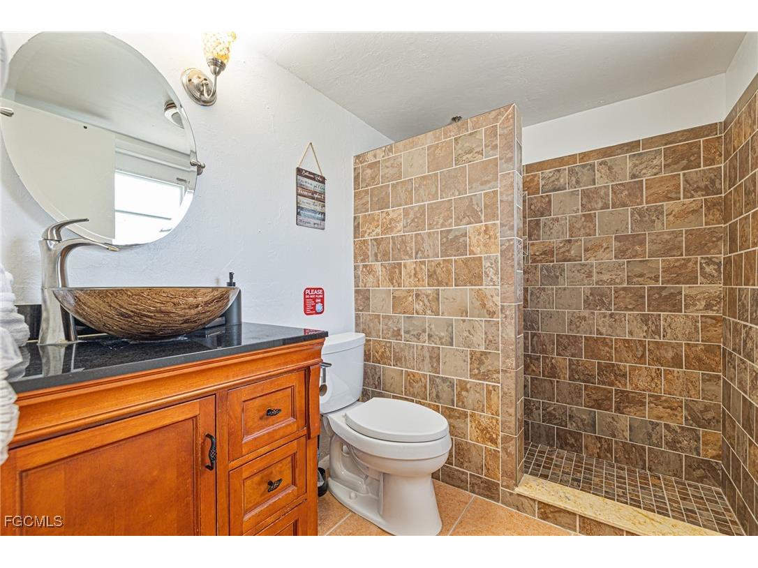 1628 Country Club Boulevard Cape Coral FL 33990 2025026441 image17