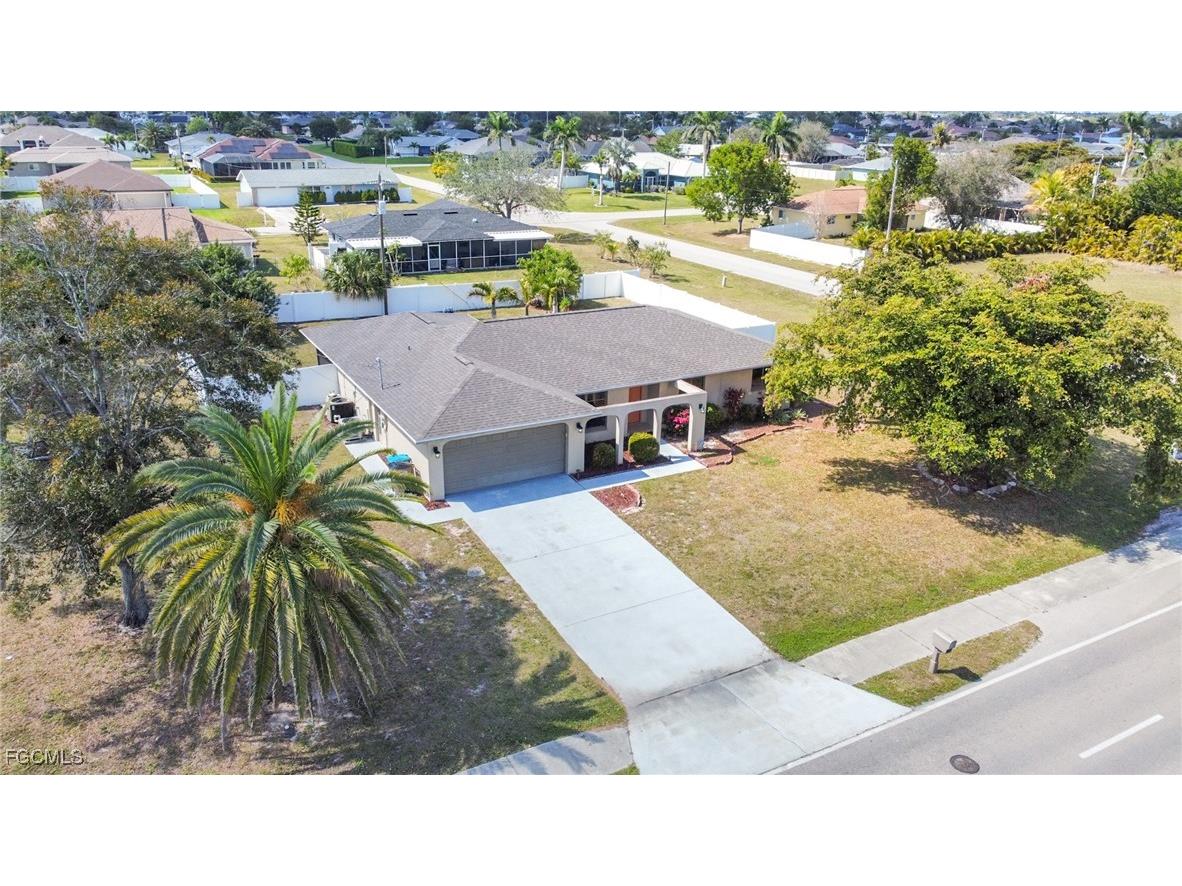 1628 Country Club Boulevard Cape Coral FL 33990 2025026441 image2