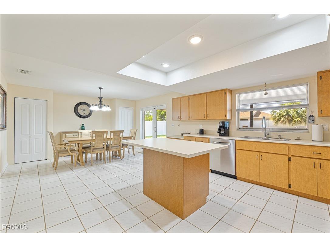 1628 Country Club Boulevard Cape Coral FL 33990 2025026441 image8