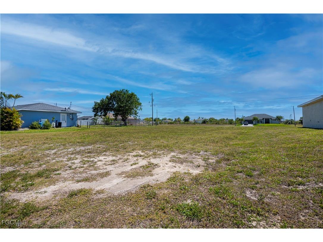 1628 Kismet Parkway E Cape Coral FL 33909 2025013637 image2