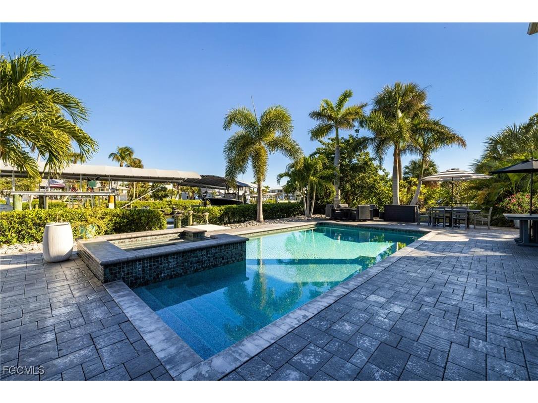 16296 Estuary Court Bokeelia FL 33922 2025018403 image4