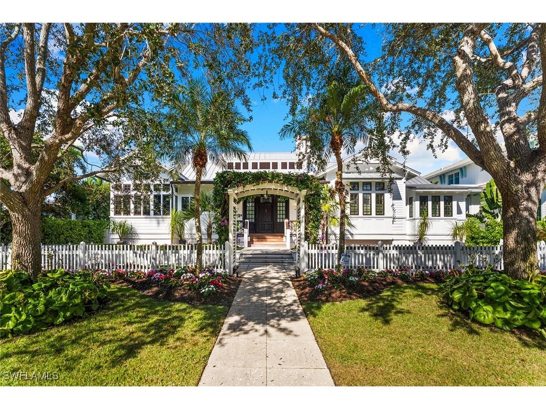 163 10th Avenue S Naples FL 34102 226001032 image1