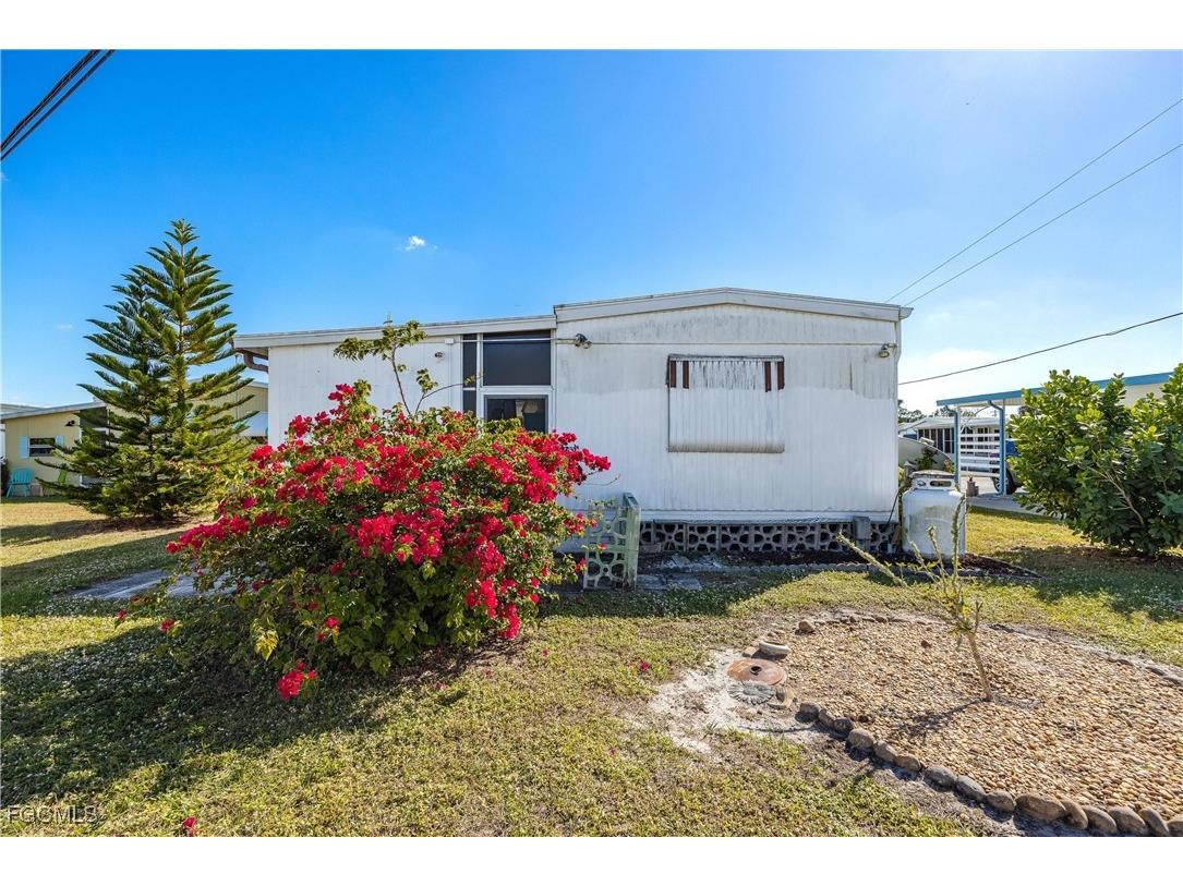 163 Chisholm Trail North Fort Myers FL 33917 2025019790 image28