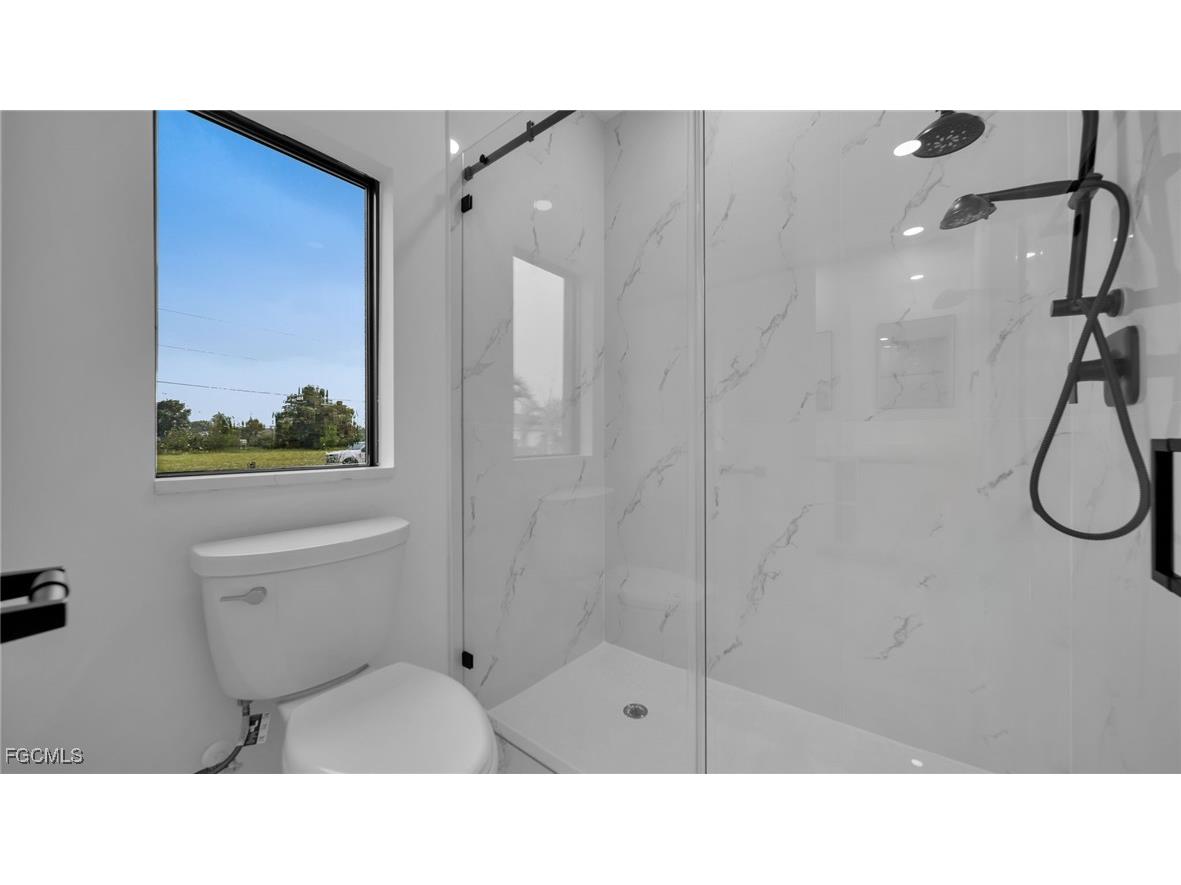 1630 NE 17th Terrace Cape Coral FL 33909 2025004897 image17