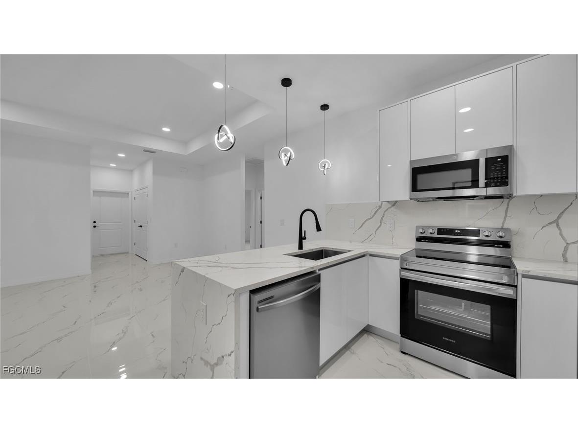 1630 NE 17th Terrace Cape Coral FL 33909 2025004897 image7