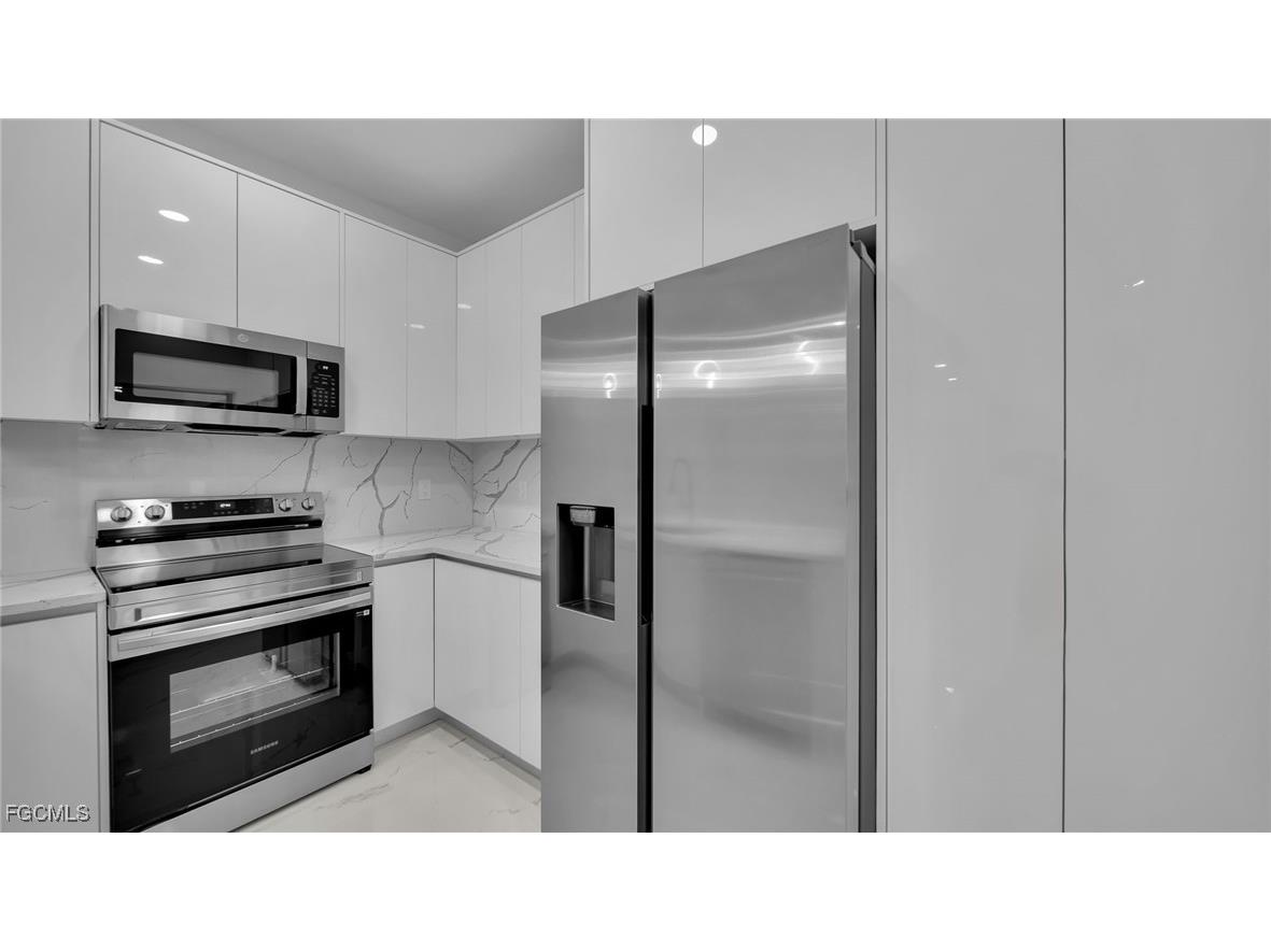 1630 NE 17th Terrace Cape Coral FL 33909 2025004897 image8